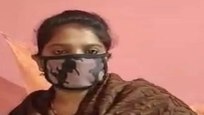 बता दें कि सुप्रीम कोर्ट ने समलैंगिक संबंधों को अप्राकृतिक अपराध की श्रेणी में रखने वाली धारा को संशोधित कर समलैंगिक संबंधों को मान्यता दी है। ऐसे में समलैंगिक जोड़े को अगर किसी तरह की परेशानी होती है, तो वह जिला प्रशासन के संरक्षण में जा सकते हैं।
(फोटो सोर्स- आजतक)
