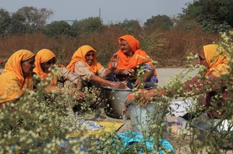 इस प्रदर्शन में बड़ी संख्या में महिला किसानों ने भी हिस्सा लिया है। 
