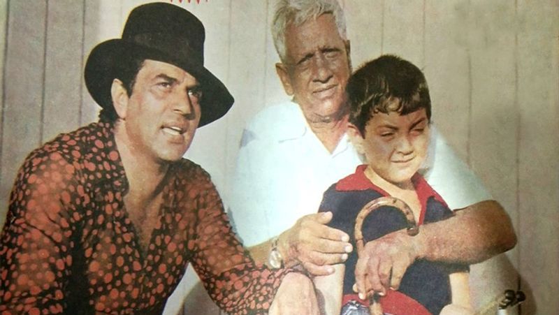 बॉलीवुड में यह धर्मेंद्र का 62वां साल है। उन्होंने 1958 में फिल्म 'दिल भी तेरा हम भी तेरे' से डेब्यू किया था। अपने 6 दशक लंबे करियर में धर्मेन्द्र ने करीब 270 से ज्यादा फिल्मों में काम किया है।
