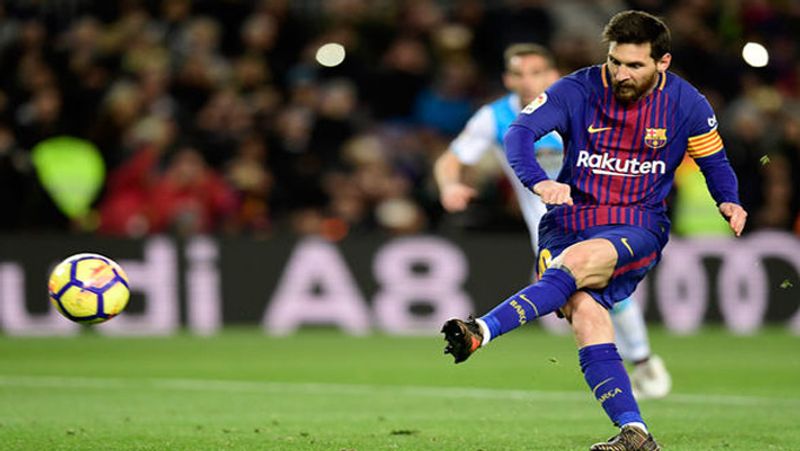 29 अक्टूबर को खेले गए मैच में बार्सिलोना ने युवेंटस को 2-0 से शिकस्त दी थी। इस मैच में मेसी ने पेनाल्टी से एक गोल किया था। हालांकि, कोरोना पॉजिटिव होने के कारण रोनाल्डो यह मैच नहीं खेले पाए थे।