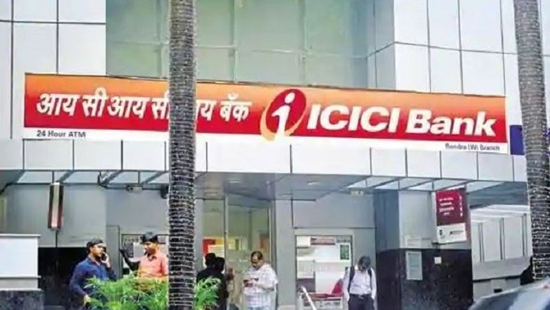 ICICI बैंक का iMobile Pay किसी एक बैंक के ग्राहकों तक सीमित नहीं है। यह ऐप होने के बाद कई पेमेंट या बैंकिंग ऐप रखने की जरूरत नहीं रह जाती है। कस्टमर इससे अपने कई बैंक अकाउंट को लिंक कर सकते हैं। iMobile Pay का इस्तेमाल करने के लिए किसी भी बैंक के ग्राहक को ऐप पर अपना बैंक अकाउंट लिंक कर यूपीआई आईडी जनरेट करनी होगी। इसके बाद वे सभी सर्विसेस एक्सेस कर सकते हैं। (फाइल फोटो)