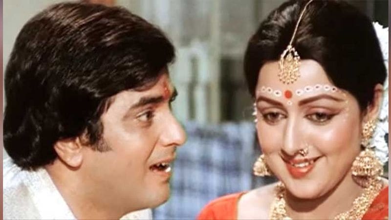 1974 में आई फिल्म ‘दुल्हन’ की शूटिंग के दौरान जितेंद्र, हेमा मालिनी को दिल दे बैठे थे। दोनों ने शादी करने का फैसला भी कर लिया था। जब इस बात की भनक जितेंद्र की मंगेतर और बचपन की दोस्त शोभा कपूर को लगी तो उन्होंने धर्मेंद्र को हेमा मालिनी को समझाने की जिम्मेदारी सौंपी।