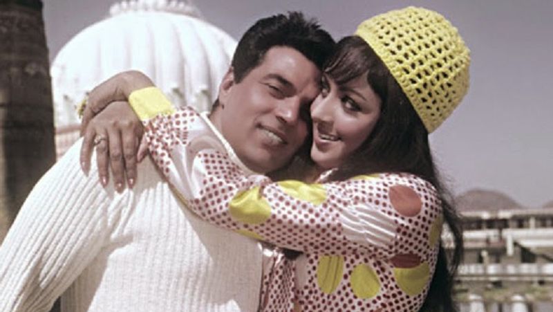 धर्मेंद्र और हेमा एक तरह के पहरे के बीच शूटिंग करते थे। धर्मेंद्र ने इसका एक नया तोड़ निकाला। जिन-जिन फिल्मों में वह हेमा मालिनी के साथ शूट कर रहे होते उन फिल्मों के कैमरामैन को पटा लेते थे। हेमा के साथ रोमांटिक सीन के रीटेक बार-बार हों, इसके लिए वह कैमरामैन से कह देते कि शॉट को एक बार में ओके नहीं करना। कभी कैमरामैन लाइट कम होने की बात करता तो कभी कोई और वजह बता देता। धर्मेंद्र ने इसका भी एक कोड वर्ड बनाया था।