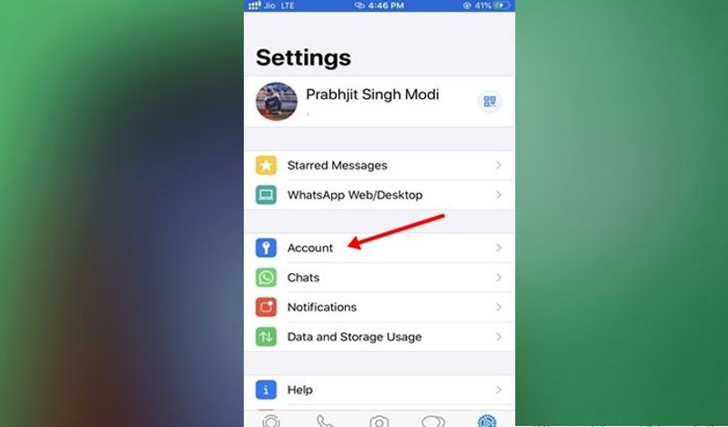 ऐसे में खुद को अनब्लॉक करने के लिए पहले WhatsApp की सेटिंग्स में जाएं। वहां से आपको अकाउंट ऑप्शन पर क्लिक करना है।
