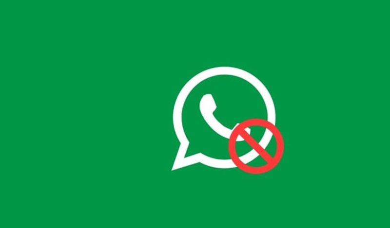 WhatsApp पर कई फीचर्स मौजूद है। सिक्युरिटी से लेकर प्राइवेसी तक को लेकर इसमें समय-समय पर कई नए फीचर्स जोड़े जाते हैं। इसमें एक ऑप्शन किसी को ब्लॉक करने का भी है। अगर सामने वाले इंसान से आप किसी तरह का संपर्क नहीं रखना चाहते हैं तो उसे ब्लॉक कर सकते हैं। 