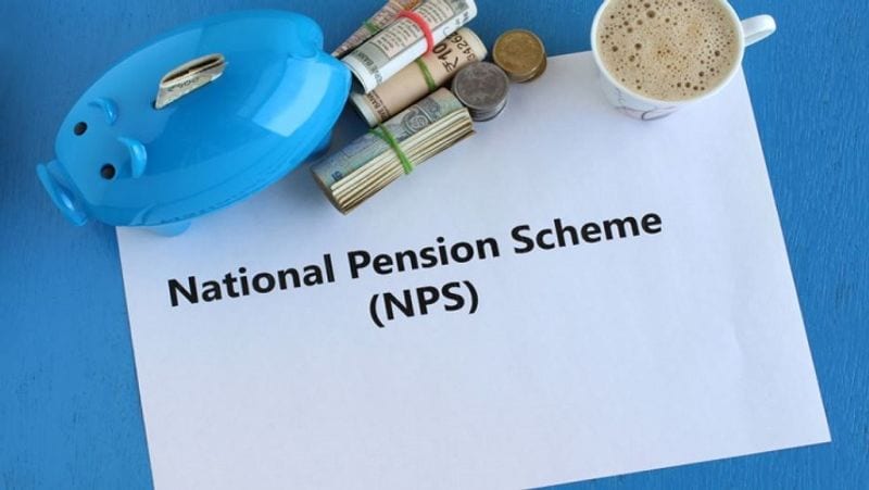पंजाब नेशनल बैंक (PNB) में नेशनल पेंशन सिस्टम (NPS) का अकाउंट खोलने के लिए बैंक के ब्रांच में जाना जरूरी नहीं है। इसके लिए पीएनबी की अधिकारिक वेबसाइट पर लॉग-इन कर के NPS अकाउंट खुलवाया जा सकता है। ऐसा करना बहुत ही आसान है। इसके लिए सिर्फ कुछ स्टेप्स को फॉलो करना होता है। (फाइल फोटो)