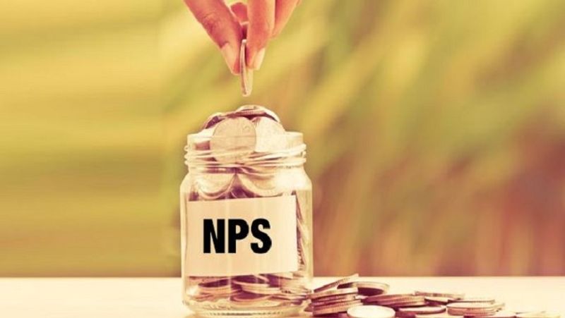 पंजाब नेशनल बैंक (PNB) में नेशनल पेंशन सिस्टम (NPS) का अकाउंट खोलने के लिए बैंक के ब्रांच में जाना जरूरी नहीं है। इसके लिए पीएनबी की अधिकारिक वेबसाइट पर लॉग-इन कर के NPS अकाउंट खुलवाया जा सकता है। ऐसा करना बहुत ही आसान है। इसके लिए सिर्फ कुछ स्टेप्स को फॉलो करना होता है। (फाइल फोटो)