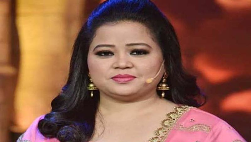 एनसीबी ने दोनों जगह से 86.5 ग्राम गांजा बरामद किया गया। भारती और हर्ष ने ने गांजे लेने की बात मानी थी, जिसके बाद भारती को गिरफ्तार कर लिया गया है और हर्ष से पूछताछ की गई थी। फिलहाल भारती जमानत पर बाहर हैं।