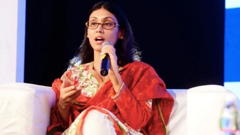 रोशनी नाडर ने मीडिया में काम करने का अनुभव भी हासिल किया है। वे एक प्रशिक्षित पत्रकार हैं और देश-दुनिया की समस्याओं की गहरी जानकारी रखती हैं। आर्थिक मामलों पर उनकी खास पकड़ है। रोशनी नाडर एक कुशल वक्ता भी हैं।
