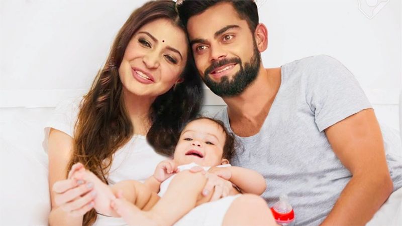विराट के पिता बनने की खबर सुनने के बाद फैंस की खुशियों का ठिकाना नहीं रहा था और सोशल मीडिया पर दोनों को बधाई देने की होड़ लग गई थी। 