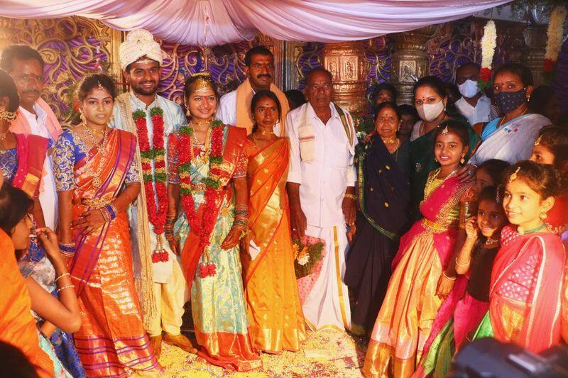 trs mlc kavitha attends to kcr fan ganga reddy grand daughter marriage ksp