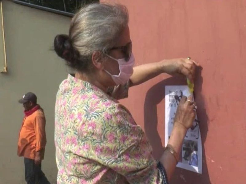 मीडिया रिपोर्ट्स के मुताबिक बिल्ली की तलाश के लिए पूर्व चुनाव आयुक्त लंबे समय से गोरखपुर में ही जमी हुई हैं। वह यहां सर्किट हाउस में टिकी हैं। वन विभाग, जिला प्रशासन और रेलवे के अधिकारियों के संपर्क में हैं। अधिकारियों का कहना है कि बिल्ली की तलाश में कोई कोर कसर नहीं छोड़ी जा रही है।
