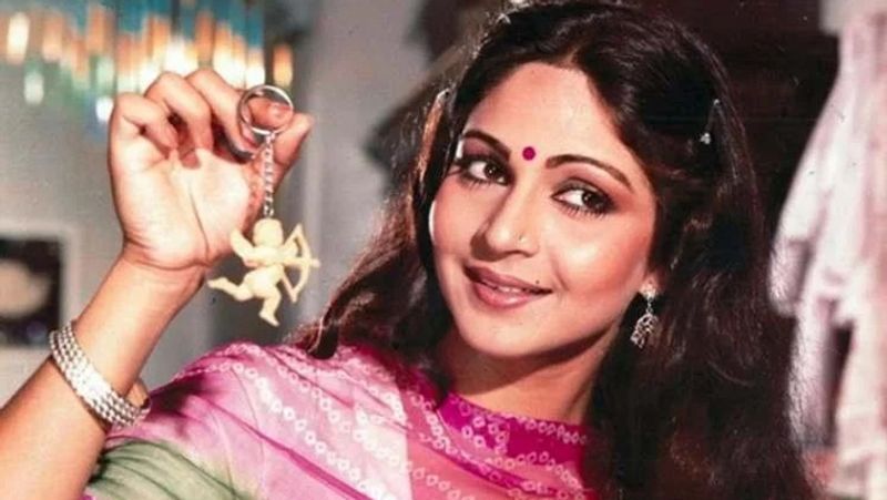 साउथ की कई फिल्में करने के बाद रति ने बॉलीवुड की फिल्में की। 'फर्ज और कानून', 'कुली', 'तवायफ', 'हुकूमत' सहित कई फिल्मों में काम किया। 16 साल तक फिल्मों से दूर रहने वाली रति ने 2001 से फिल्मों में वापसी की। उन्होंने फिल्म 'कुछ खट्टी कुछ मीठी' में काजोल की ग्लैमरस मां का रोल किया था। इसके बाद उन्होंने 'यादें' और 'देव' में भी काम किया। 