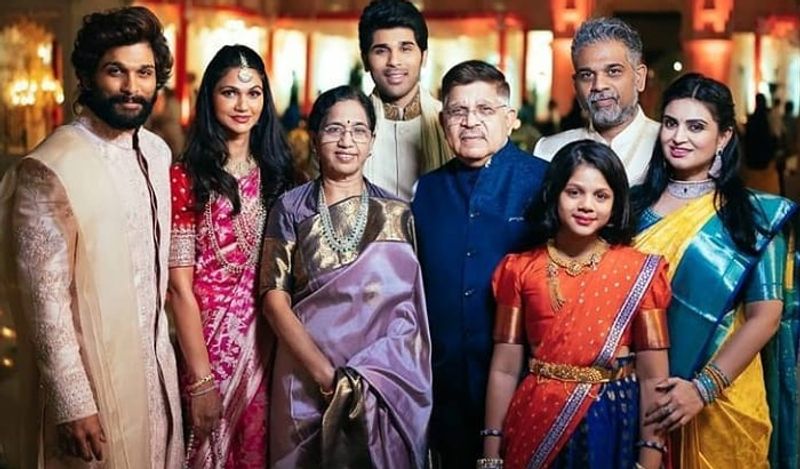 शादी से पहले सोमवार रात को निहारिका की संगीत सेरेमनी कार्यक्रम आयोजन किया गया था, जिसमें निहारिका और चैतन्य के साथ सभी परिवार वालों और दोस्तों ने जमकर इंजॉय किया था। शादी में शामिल होने के लिए चिरंजीवी, राम चरन और अल्लू अर्जुन उदयपुर पहुंचे हैं।