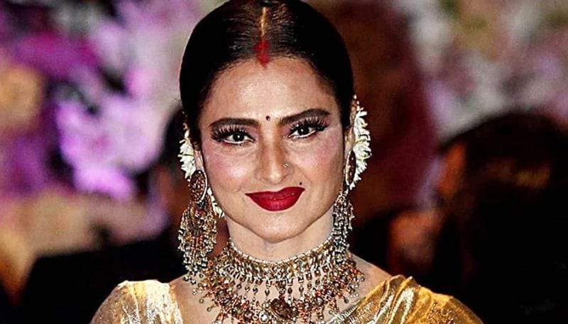 11 gorgeous pictures of eternal beauty Rekha that will leave you mesmerised-SYT