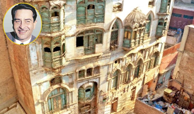 वैसे कुछ समय पहले कपूर हवेली के मालिक अली कदर ने भी इस मुद्दे पर बड़ा बयान दिया था। उन्होंने साफ किया था कि वो इस इमारत को ध्वसत करने की तैयारी नहीं कर रहे हैं। उनके मुताबिक उन्होंने कई मौकों पर पुरातात्विक विभाग से संपर्क साधा था और इस इमारत को संरक्षित करने की बात कही थी। उन्होंने प्रांतीय सरकार से इस घर को खरीदने के लिए 200 करोड़ की मांग की थी।
