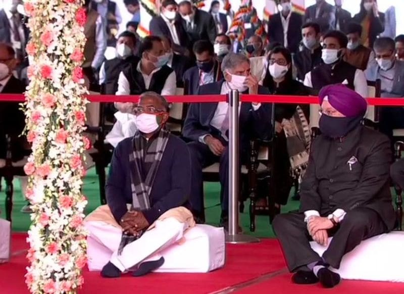 संसद भवन की पुरानी इमारत को ब्रिटिश काल में बनाया गया था। बिल्डिंग को एडविन लुटियंस और हर्बर्ट बेकर ने डिजाइन किया था।

