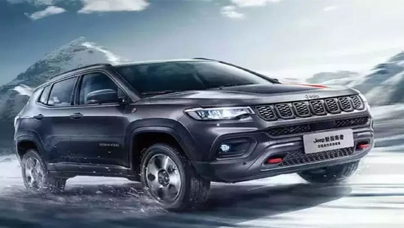 जीप कंपनी भी अगले साल अपनी पॉपुलर एसयूवी जीप कंपस का 7 सीटर वर्जन लॉन्च करने वाली है, जो कि इंजन के साथ ही फीचर्स के मामले में बेहतर होगा। इस कार में 2.0 लीटर 4 सिलिंडर Multijet टर्बो डीजल इंजन लगा है, जो कि 200 बीएचपी की पावर जेनरेट करता है। यह कार 9 स्पीड टॉर्क कन्वर्टर ऑटोमैटिक गियरबॉक्स के साथ आएगी। 