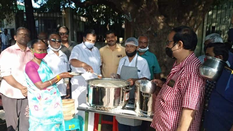 Nearly 5000 + plates of Idlis will be served each day in over 30 locations in Salem. The concept has received a good response.