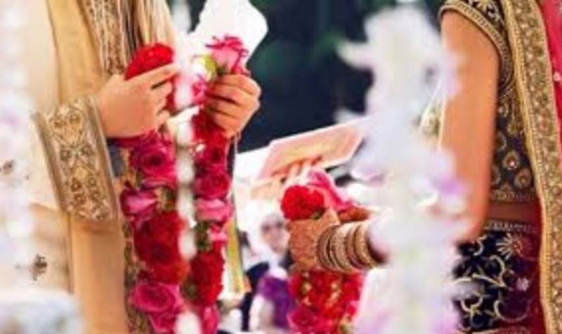 आज सुबह किसी ने जिगना थाने पर घटना की जानकारी दी। जिसके बाद मौके पर पहुंची पुलिस ने बंधक बने लोगों को मुक्त करवाया और थाने लाकर समझौता कराने में जुट गई, लेकिन मामला बन नहीं सका।
(प्रतीकात्मक फोटो)
