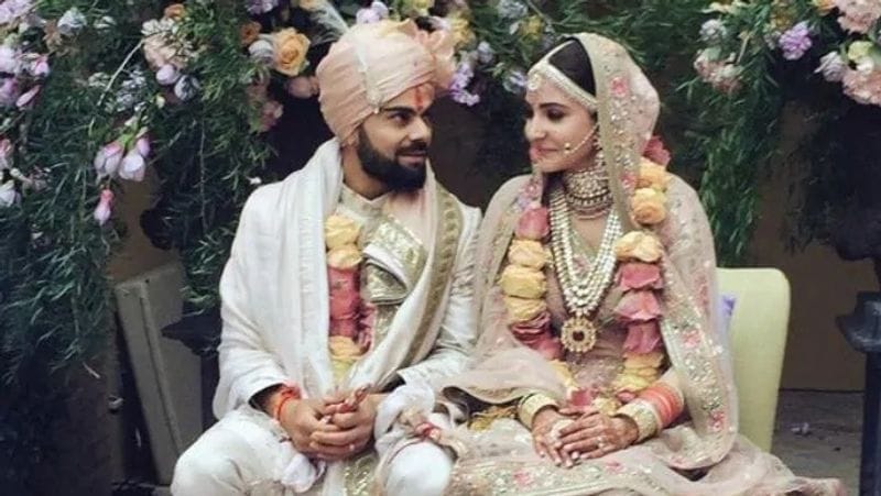 उन्होंने आगे कहा था कि दर्शक कलाकार को सिर्फ पर्दे पर देखना पसंद करते हैं। उन्हें उनकी निजी जिंदगी से कोई मतलब नहीं होता, चाहें वो शादीशुदा हो या फिर मां बन गई हो। हमें इस मानसिकता से बाहर निकल जाना चाहिए। 
