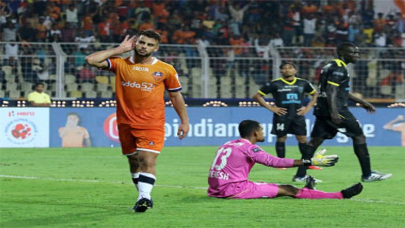 फ्रांस में जन्में मिडफील्डर ह्यूगो बोमस की फैन फॉलोइंग इंडिया में भी बहुत ज्यादा है। इसी साल फरवरी में मोरक्को के फारवर्ड ह्यूगो बोमस को एफसी गोवा के लिए इंडियन सुपर लीग ‘हीरो ऑफ द मंथ’ चुना गया था। इस सीजन भी उनका परफॉमेंस शानदार चल रहा है।