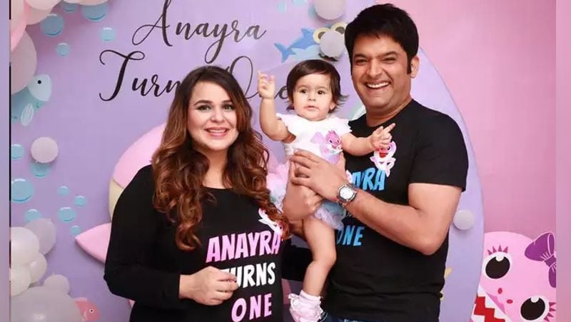 कपिल शर्मा ने बीते दिनों एक एपिसोड में एक खुलासा किया था कि किस तरह उनकी पत्नी गिन्नी ने उन्हें सिखाया था रोते बच्चों को कैसे चुप करवाना है।