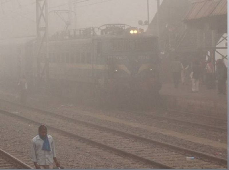 बिहार में भी कोहरे के चलते ट्रेनों की रफ्तार थम सी गई। कई स्थानों पर सड़क दुर्घटनाएं की भी खबर है।