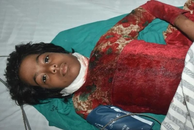 बच्चों की चीख-पुकार सुन आसपास के लोगों की भीड़ इकट्ठा हो गई। उन्होंने घायलवस्था में उनको अस्पताल में भर्ती कराया। जहां पर दो साल की बच्ची मरियम को डॉक्टरों ने मृत घोषित कर दिया। आसमा की हालत गंभीर बताई जा रही है।
