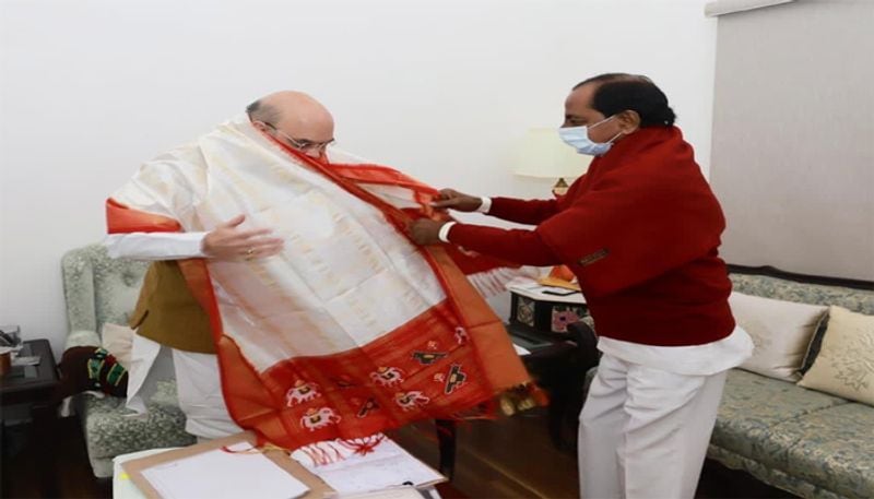 అధికారం చేపట్టి ఇది రెండవ పర్యాయం అవడంతో ఆయన రాజకీయంగా చాలా అనుభవజ్ఞుడిగా ఎదిగాడు. అంగ బలం, అర్థ బలం రెండు ఇప్పుడు పుష్కలంగా ఉన్నాయి. దానికి తోడు కేంద్ర ప్రభుత్వంతో ప్రస్తుతానికి అయితే సన్నిహిత సంబంధాలని నెరుపుతున్నారు. మొన్నటి బెంగాల్ ఎన్నికల్లో తగిలిన ఎదురుదెబ్బ తరువాత కేంద్ర బీజేపీ సైతం కాంగ్రెస్ యేతర పార్టీల విషయంలో తమ అవసరం కోసం సానుకూలంగానే ఉంటుంది. ఉండక తప్పదు కూడా.