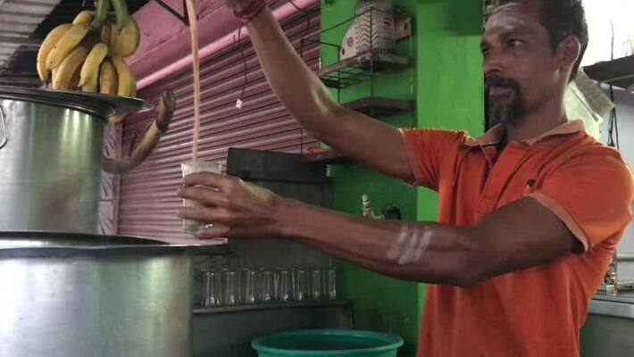 Free tea for the public on the occasion of Rajini's birthday. fans starting the election campaign right now. Free tea for the public on the occasion of Rajini's birthday. fans starting the election campaign right now.