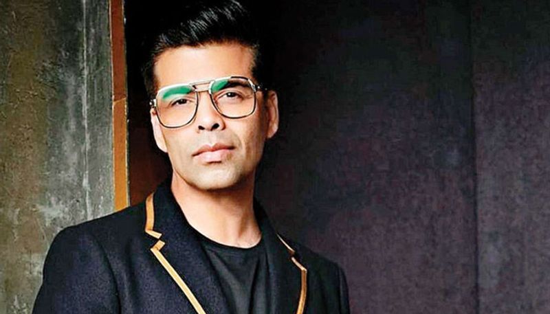 করণ জোহার, নিজের যৌন জীবন নিয়ে খুব একটা খোলামেলা কথা বলতে তিনি পছন্দ না করলেও, প্রকাশ্যেই জানিয়েছিলেন তিনি ১৬ বছর বয়সে প্রথম সঙ্গমে মেতেছিলেন।