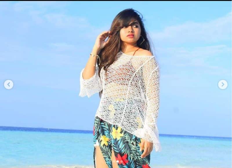 shalin zoya say bye in maldives