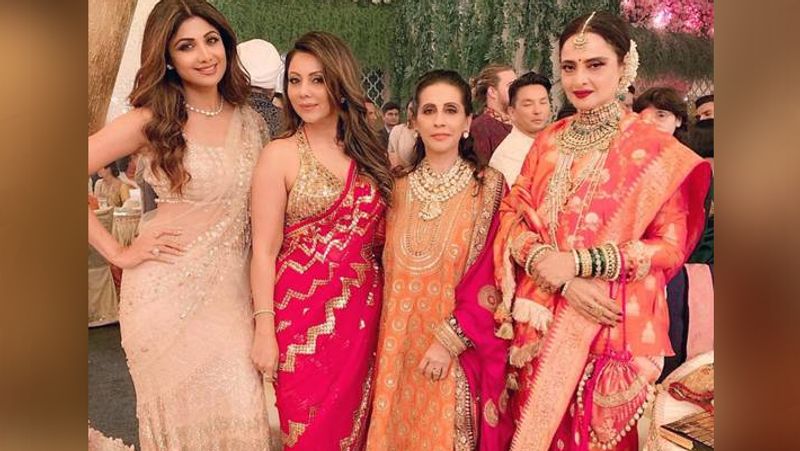क्रिकेट, बॉलीवुड, राजनीति हर क्षेत्र से जुड़े लोगों ने इस शादी में शिरकत की थी। यहां तक की देश ही नहीं विदेशों से भी कई हस्तियां इस शाही शादी का हिस्सा बनीं थी। 