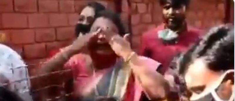 Bangalore rajinikanth lady fan crying video viral in internet