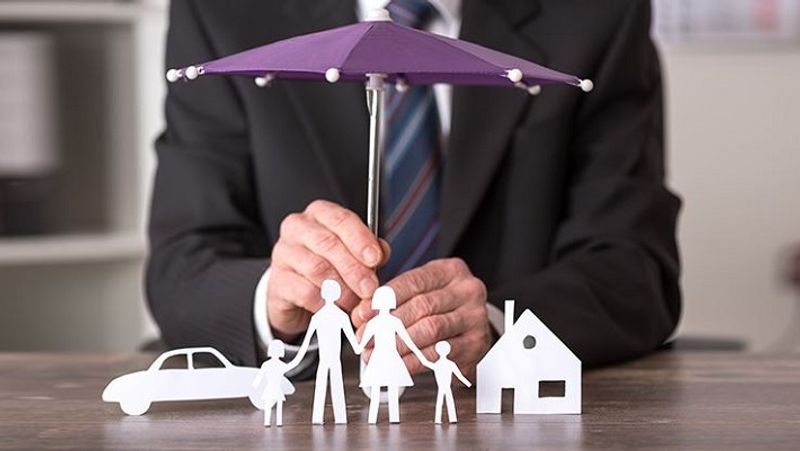 यूलिप्स में निवेशक प्रीमियम का भुगतान सालाना या मासिक आधार पर भी कर सकता है। अगर आपको बोनस वगैरह मिला है और उसे इन्वेस्ट करना चाहते हैं, तो यूलिप्स में टॉपअप का ऑप्शन भी रहता है। टॉपअप से मौजूदा प्रीमियम के ऊपर निवेश किया जा सकता है और ज्यादा फंड तैयार किया जा सकता है। (फाइल फोटो)