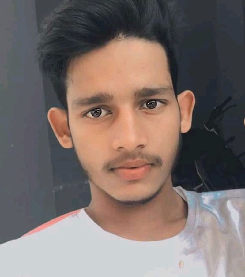लोगों की भीड़ सीधे लड़की के घर के बाहर पहुंच गई। फिर, गुस्साए लोगों ने लड़की के घर पर पथराव शुरू कर दिया। मामले की जानकारी मिलते ही बहादुरपुर सहित आसपास के दूसरे थानों की पुलिस को बुला लिया गया।