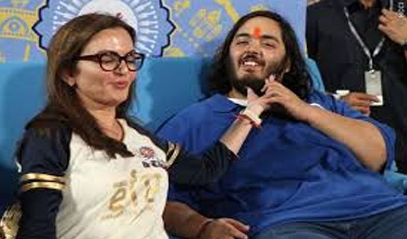 अब आते हैं अनंत अंबानी की डाइट पर। इस पूरे समय उन्होंने अपने खानपान पर सख्ती बरती। उन्होंने इस दौरान फैट और प्रोटीन रिच फ़ूड खाया। साथ ही कार्ब को कम कर दिया। उन्होंने शुगर बंद कर दी और फ्राइड खाने से दूरी बना ली।
