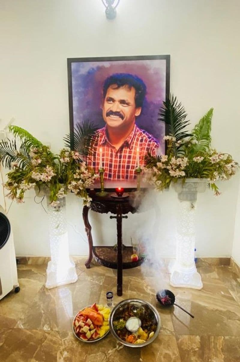 இந்நிலையில் கடந்த ஆண்டு நவம்பர் 15ம் தேதி லாஸ்லியாவின் தந்தை மரியநேசன் கனடாவில் மரணமடைந்த செய்தி லாஸ்லியாவின் ஒட்டுமொத்த குடும்பத்தையே... பேரதிர்ச்சியை ஆழ்த்தியது.
