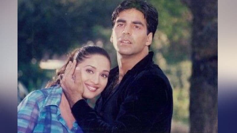 माधुरी ने अपने पुराने इंटरव्यू में अक्षय से जुड़ा मजेदार सीक्रेट शेयर किया था। उन्होंने कहा था कि अक्षय लोगों की घड़ियां चोरी करने में काफी माहिर रहे हैं।
