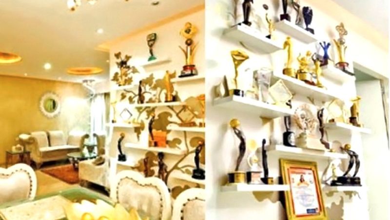 दिव्यंका के मुताबिक गोल्डन एम्बिएंस वाले इस मॉर्डन घर का इंटीरियर बेहद खूबसूरत है। इसके अलावा घर में ट्रॉफी रखने के लिए भी जगह बनाई गई है।