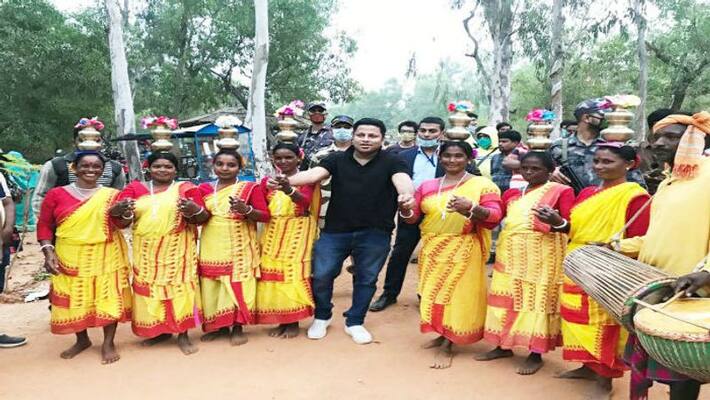 Bjp leader Anupam Hazra preparation with adibasi dance for welcome Amit Shah at Shantiniketan ASB Bjp leader Anupam Hazra preparation with adibasi dance for welcome Amit Shah at Shantiniketan ASB