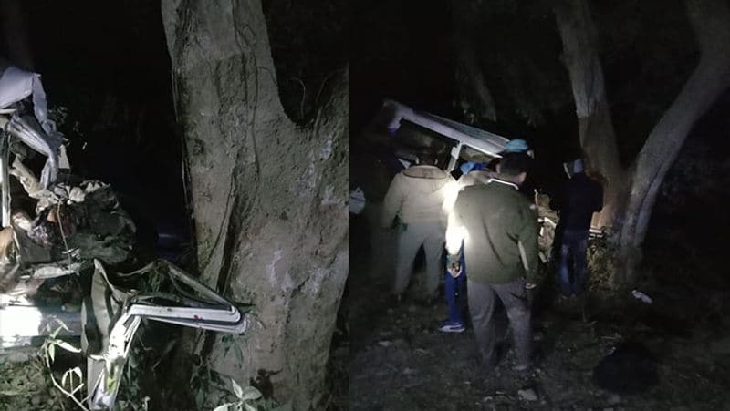 मऊ जिले के चिरैयाकोट चौकी पर तैनात यूपी पुलिस का सिपाही संदीप यादव की रविवार दोपहर रामनारायण यादव की बेटी से सगाई हुई थी। शाम को होने वाली साली की शादी में शिरकत करने सिपाही संदीप अपने चचेरे भाई अखिलेश और पड़ोसियों के साथ पट्टी के कुन्दनपुर गांव गए थे।
