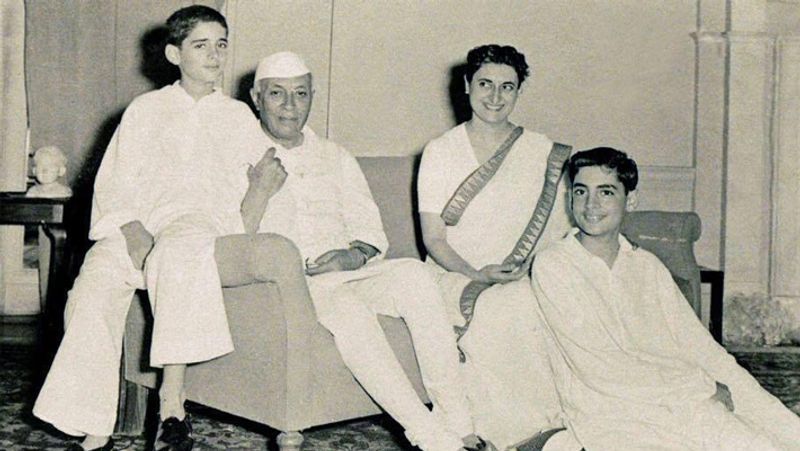 जवाहरलाल नेहरू, इंदिरा गांधी, राजीव और संजय गांधी।