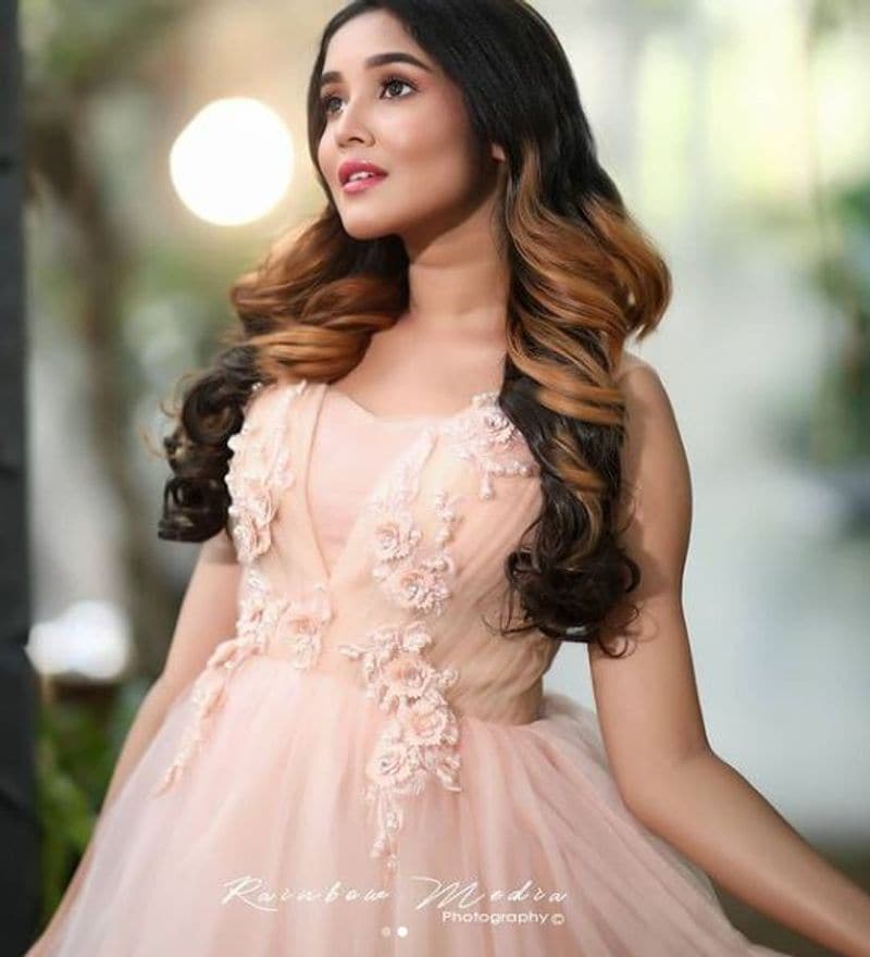 anikha surendharan glowing special dress photo goes viral