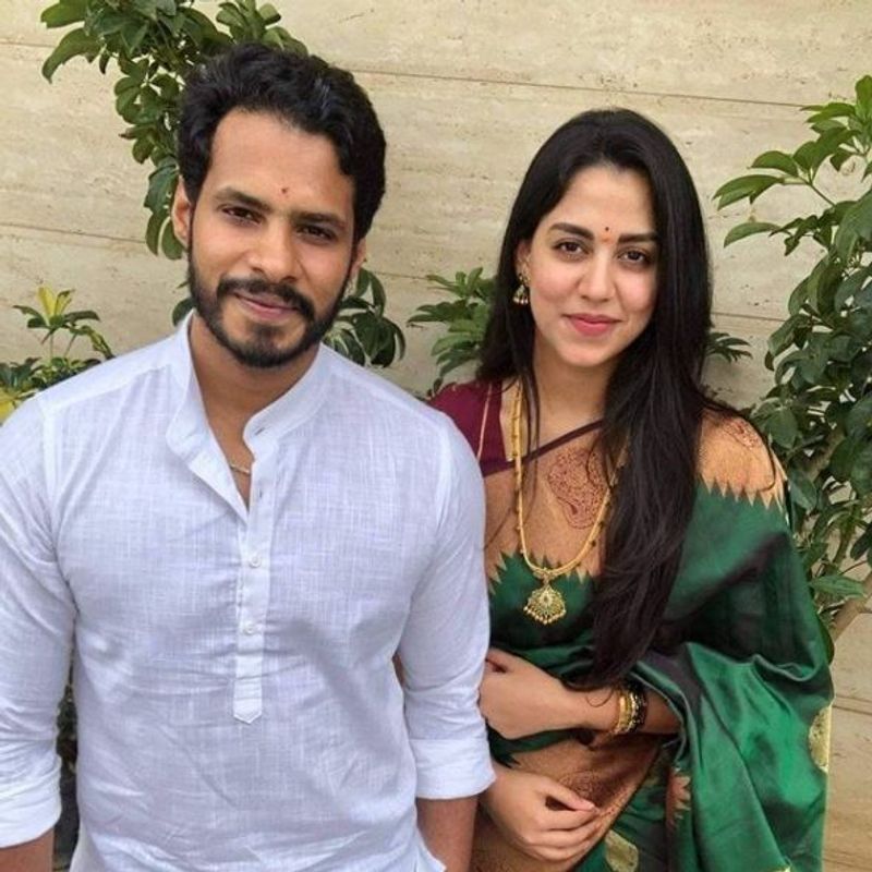 కర్ణాటక మాజీ ముఖ్యమంత్రి కుమారస్వామి త్వరలో తాతగా ప్రమోషన్ అందుకోనున్నాడు. 