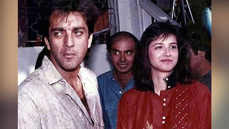 रिचा और संजय की मुलाकात एक फिल्म के मुहूर्त के दौरान हुई थी। पहली मुलाकात के बाद संजय, रिचा के दीवाने हो गए थे। वे ऋचा को अपने दिमाग से निकाल ही नहीं पा रहे थे। दोनों अपने-अपने कामों में बिजी रहते थे। बावजूद इसके संजय, ऋचा से मिलने का कोई न कोई बहाना निकाल ही लेते थे।
