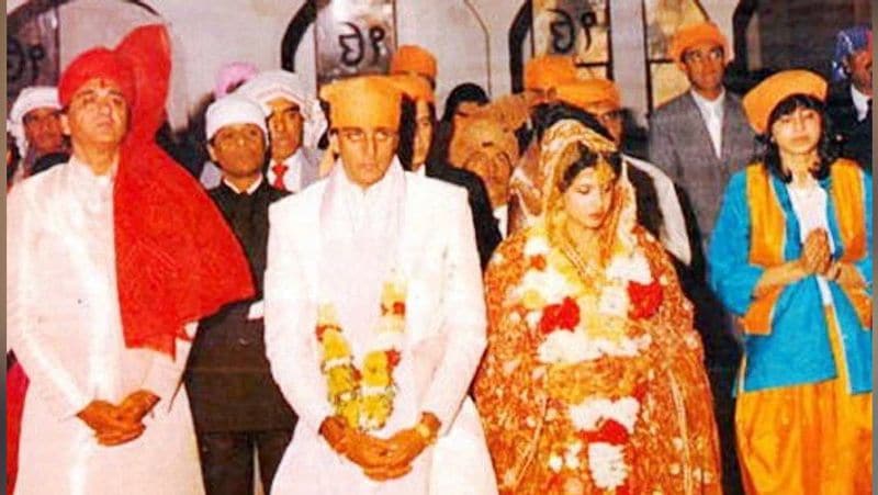 आखिरकार 1987 में आई फिल्म 'आग ही आग' की शूटिंग के दौरान संजय ने रिचा को प्रपोज कर दिया। रिचा जानती थी कि उनके पेरेंट्स शादी के लिए तैयार नहीं होंगे। इसी दौरान संजय ने न्यूयॉर्क जाकर रिचा के पेरेंट्स से मुलाकात की। और 1987 में संजय- रिचा ने शादी कर ली। एक साल बाद यानी 1988 में बेटी त्रिशाला का जन्म हुआ।