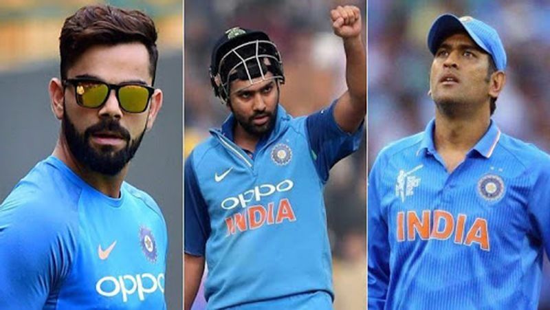धोनी और रोहित को पीछे छोड़ कोहली एक बार फिर नंबर 1 पर रहे। दरअसल, इस लिस्ट में दूसरे और तीसरे सबसे ज्यादा मेंशन किए जाने वाले पुरुष में एमएस धोनी दूसरे और रोहित शर्मा तीसरे नंबर पर हैं।