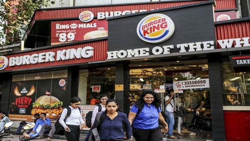 एक्सपर्ट्स का मानना है कि बर्गर किंग को उम्मीद के मुताबिक अच्छीओपनिंग मिली है। कंपनी ने अपनी प्रतिद्वंद्वी कंपनियों मैडोनाल्ड्स (McDonalds) और डॉमिनोज पिज्जा (Dominos Pizza) के मुकाबले शेयर का इश्यू प्राइस काफी कम रखा था। (फाइल फोटो)